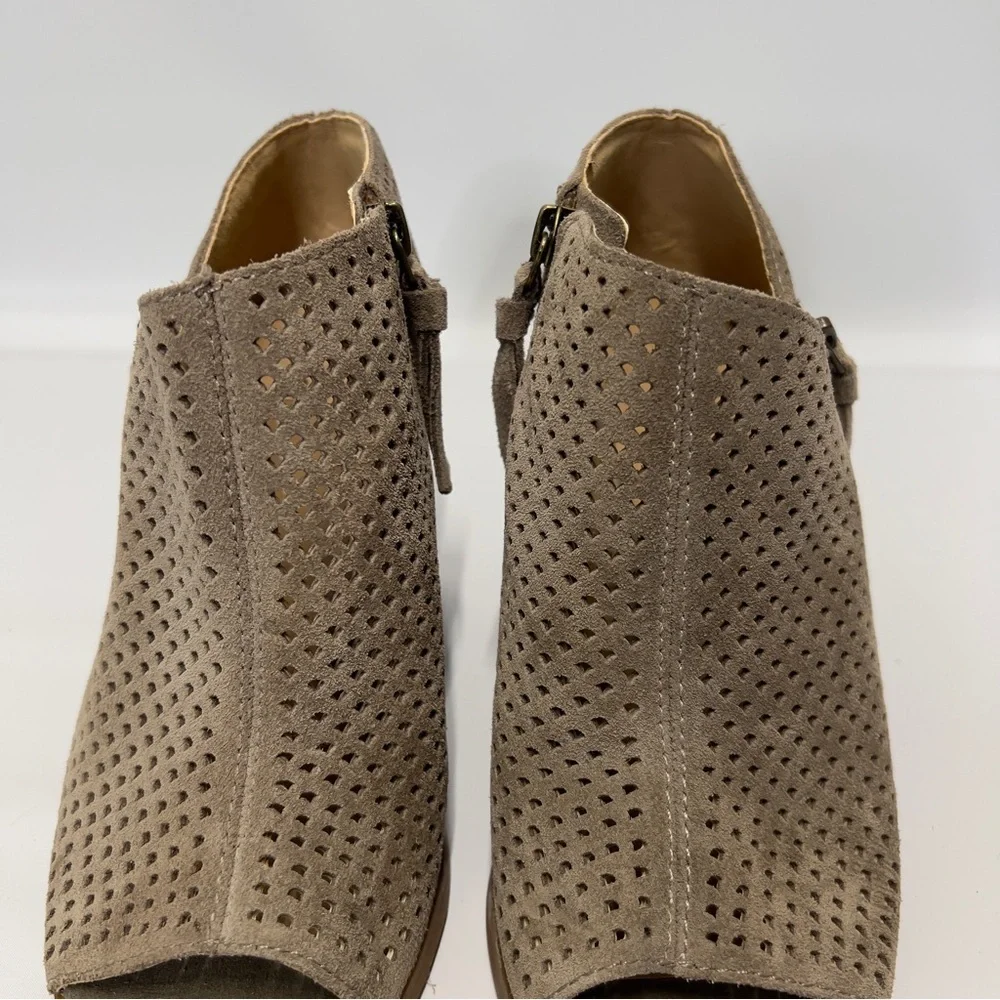 LUCKY BRAND women’s size 7.5 zip Up Ankle Boots Booties wedge heel.